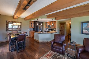 5th Floor 2bd/2ba Condo With Magnificent Views 2 Bedroom Condo by RedA