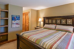 5th Floor 2bd/2ba Condo With Magnificent Views 2 Bedroom Condo by RedA