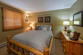 5th Floor 2bd/2ba Condo With Magnificent Views 2 Bedroom Condo by RedA