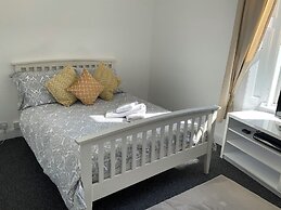 Immaculate 1-bed Apartment in Largs