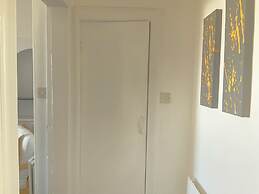 Immaculate 1-bed Apartment in Largs