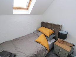 The Loft @ Wisteria Cottage