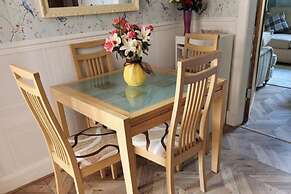 Apartment - Largs - Sleeps 4 - Pet Friendly