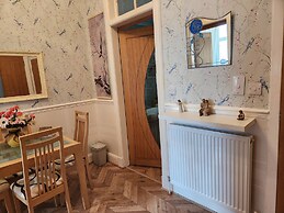 Captivating 2-bed Ground Floor Apartment in Largs