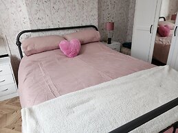 Captivating 2-bed Ground Floor Apartment in Largs