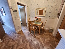 Captivating 2-bed Ground Floor Apartment in Largs