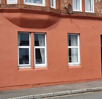 Captivating 2-bed Ground Floor Apartment in Largs