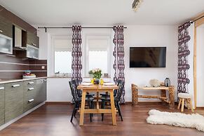 Krolewska Apartment Mountain by Renters
