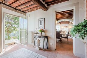 Villa Lina in Lucca With 4 Bedrooms and 3 Bathrooms