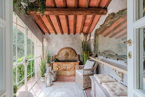 Villa Lina in Lucca With 4 Bedrooms and 3 Bathrooms