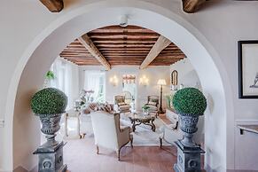 Villa Lina in Lucca With 4 Bedrooms and 3 Bathrooms