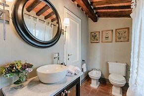 Villa Lina in Lucca With 4 Bedrooms and 3 Bathrooms