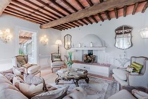 Villa Lina in Lucca With 4 Bedrooms and 3 Bathrooms