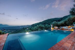 Villa Lina in Lucca With 4 Bedrooms and 3 Bathrooms