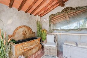 Villa Lina in Lucca With 4 Bedrooms and 3 Bathrooms