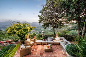 Villa Lina in Lucca With 4 Bedrooms and 3 Bathrooms