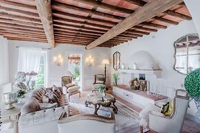 Villa Lina in Lucca With 4 Bedrooms and 3 Bathrooms