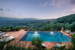 Villa Lina in Lucca With 4 Bedrooms and 3 Bathrooms