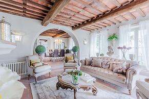 Villa Lina in Lucca With 4 Bedrooms and 3 Bathrooms