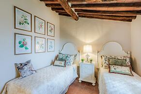 Villa Lina in Lucca With 4 Bedrooms and 3 Bathrooms