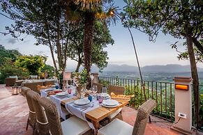 Villa Lina in Lucca With 4 Bedrooms and 3 Bathrooms