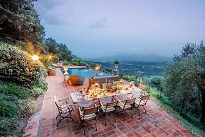 Villa Lina in Lucca With 4 Bedrooms and 3 Bathrooms