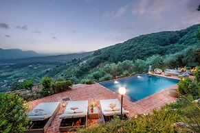 Villa Lina in Lucca With 4 Bedrooms and 3 Bathrooms