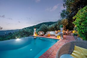 Villa Lina in Lucca With 4 Bedrooms and 3 Bathrooms