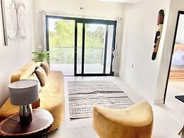 Modern Nearby Beach Apartment