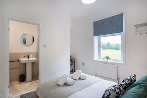 Isimi Burnley 3 Bedroom Modern House, Free Parking