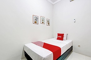 OYO 92757 Ndalem Pusponyidro Syariah