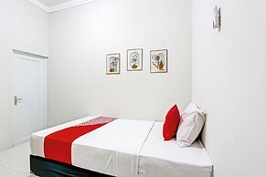 OYO 92757 Ndalem Pusponyidro Syariah