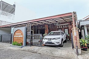 OYO 92757 Ndalem Pusponyidro Syariah