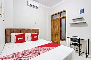 OYO 92757 Ndalem Pusponyidro Syariah