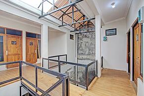 OYO 92757 Ndalem Pusponyidro Syariah