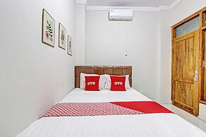 OYO 92757 Ndalem Pusponyidro Syariah