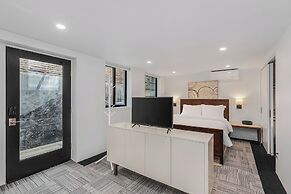 Sunnyside Studio on Green Lake (96684230)