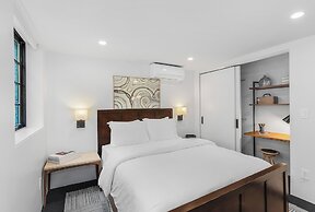 Sunnyside Studio on Green Lake (96684230)