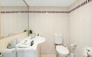 Top of the Mark - Q Stay