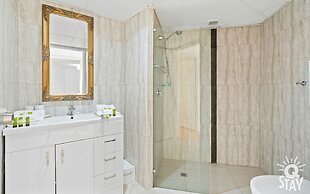 Top of the Mark - Q Stay