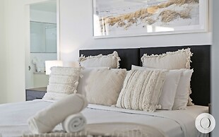 Top of the Mark - Q Stay