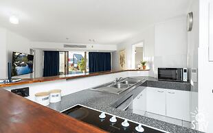 Top of the Mark - Q Stay