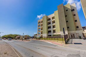 Beautiful 2BR Condo w Great Amenities Palmbeach