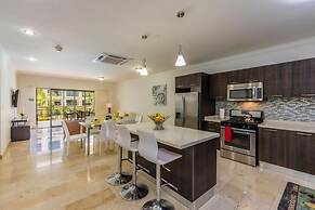 Beautiful 2BR Condo w Great Amenities Palmbeach