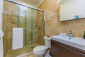 Beautiful 2BR Condo w Great Amenities Palmbeach