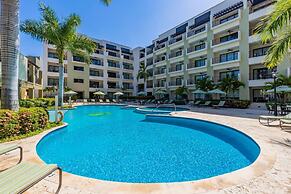 Beautiful 2BR Condo w Great Amenities Palmbeach