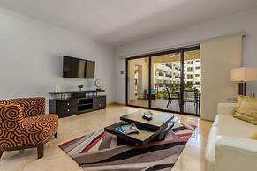 Beautiful 2BR Condo w Great Amenities Palmbeach