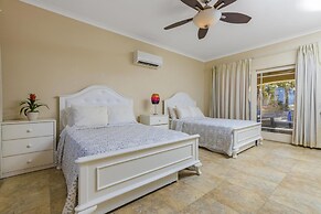 Luxury 4br4ba Villa w Hottub Pool Ocean Views