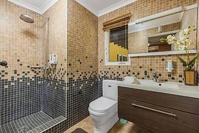 Luxury 4br4ba Villa w Hottub Pool Ocean Views