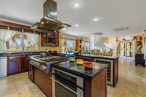 Luxury 4br4ba Villa w Hottub Pool Ocean Views